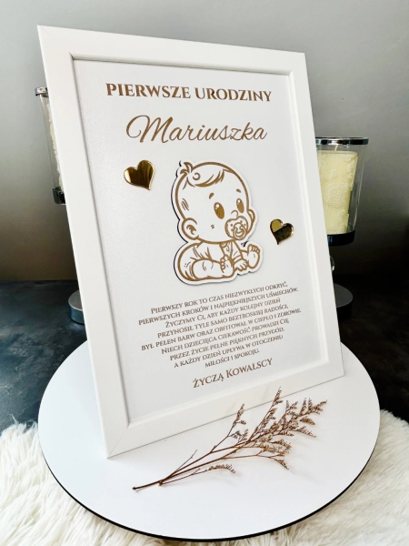 Pamiątka na Roczek dla Chłopca – Grawerowana Ramka 3D HDF Złota Pleksi Prezent Mega Prezencik