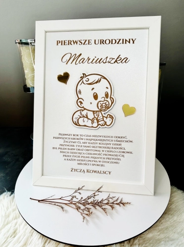 Pamiątka na Roczek dla Chłopca – Grawerowana Ramka 3D HDF Złota Pleksi Prezent
