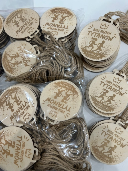 Medal drewniany 4 mm personalizowany na zawody sportowe logo tekst grafika Mega Prezencik