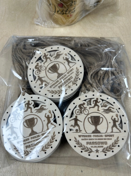 Medal drewniany 4 mm personalizowany na zawody sportowe logo tekst grafika Mega Prezencik