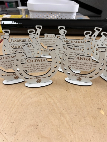 Statuetka Drewniana Personalizowana Puchar Trofeum Grawer Sklejka Na Zamówienie Mega Prezencik